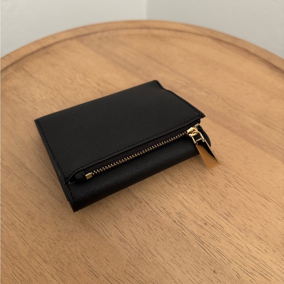 Michael Kors Medium Envelope Tri-Fold Logo Closure Wallet - Picture 4 of 4